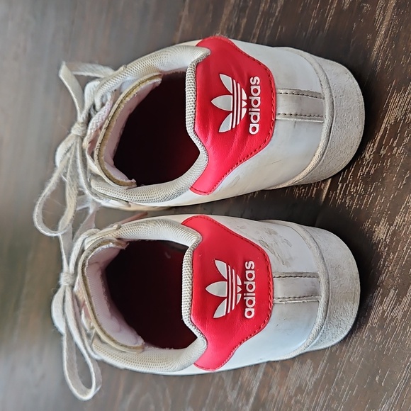 ADIDAS ORIGINALS SUPERSTARS w/ Heart Graphic, Youth Size 3 - Picture 12 of 15